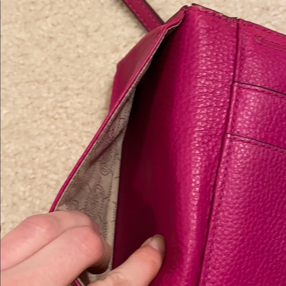 ✨HP✨ EUC Michael Kors wristlet wallet - Picture 7 of 7